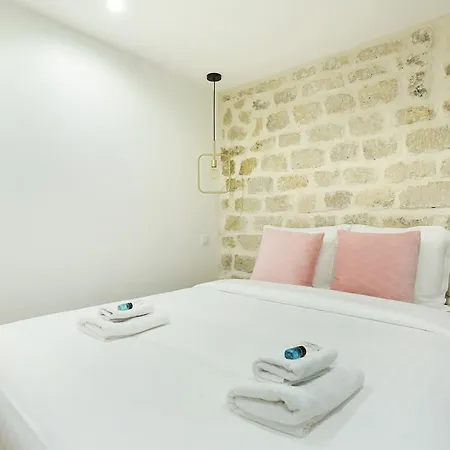 Appartamento Rent A - Charon 3 *